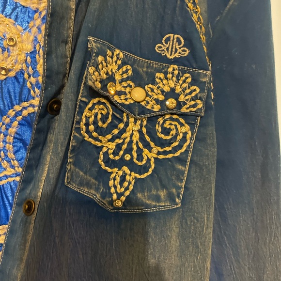 ROAR Embroidered Embellished Fitted Shirt - Picture 3 of 11